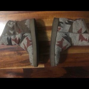 Women’s boots size 7M indigo rd.